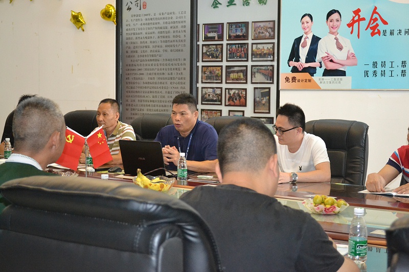 黄日荣董事长就医用面料展开深入的介绍